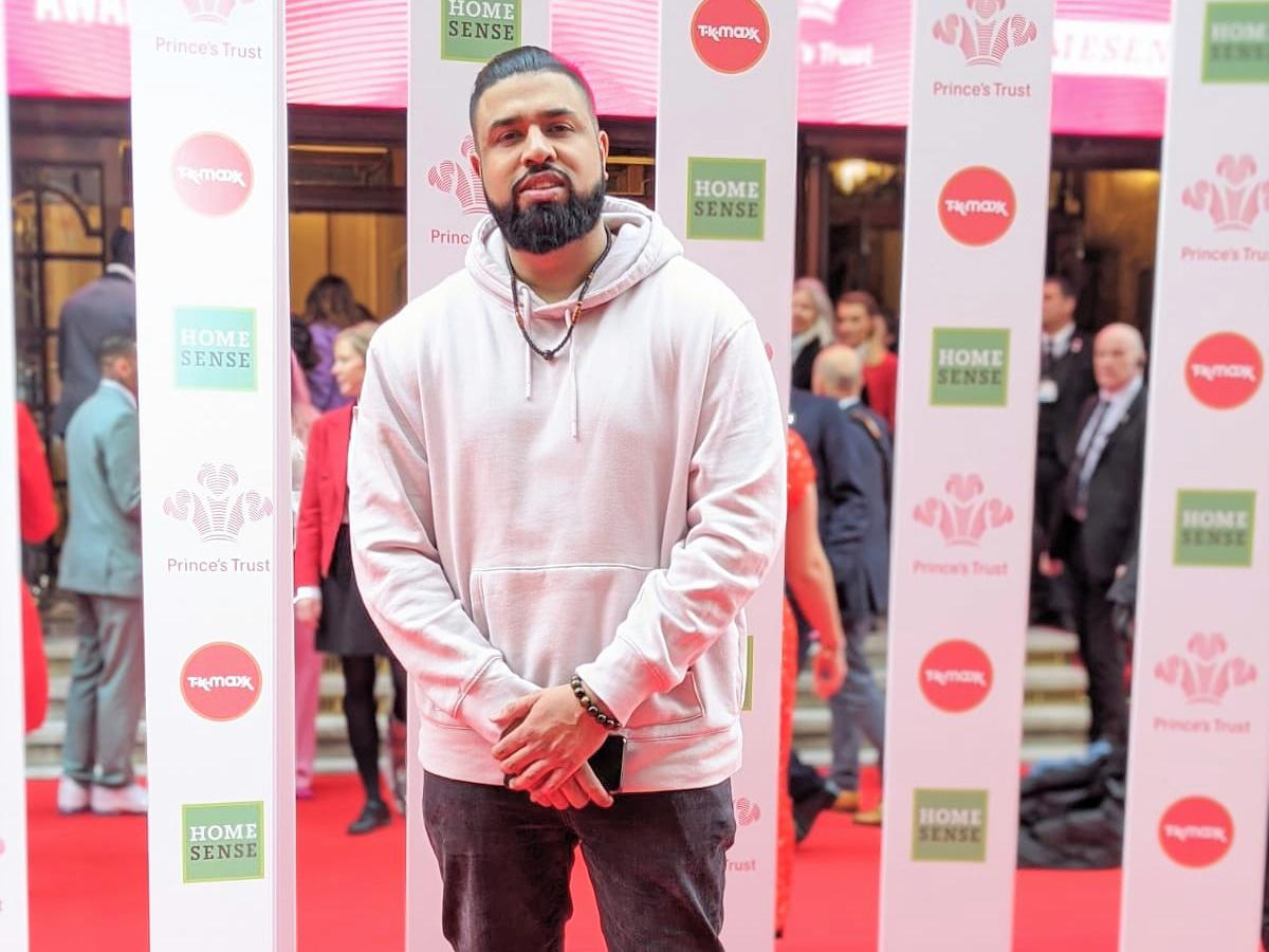 Humza Mohammed Arshad (Urdu: حمزه محمد ارشد; born 3 June 1985) is an English actor, comedian and writer of Pakistani descent.